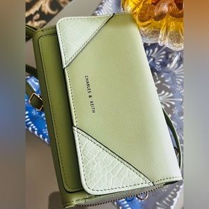 Charles & Keith crossbody bad